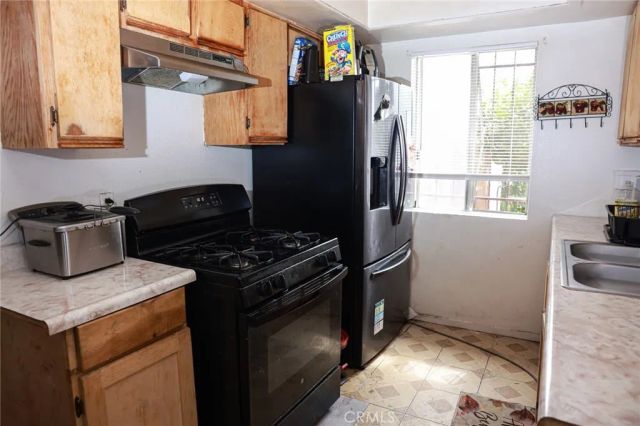 10323 Hickory, Los Angeles, CA 90002