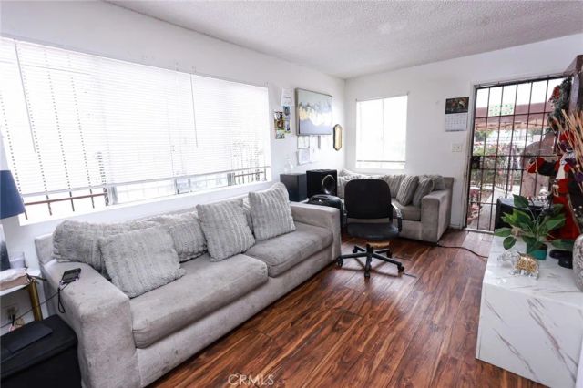 10323 Hickory, Los Angeles, CA 90002