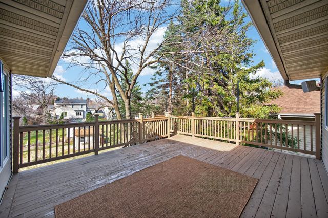 10544 Lee Drive, Eden Prairie, MN 55347