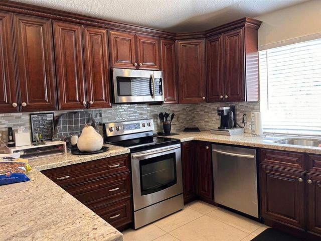 6754 Via Regina, Boca Raton, FL 33433