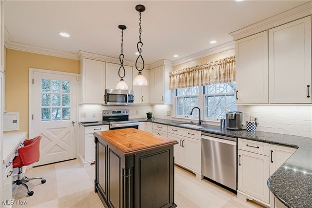 305 Hampshire Road, Akron, OH 44313