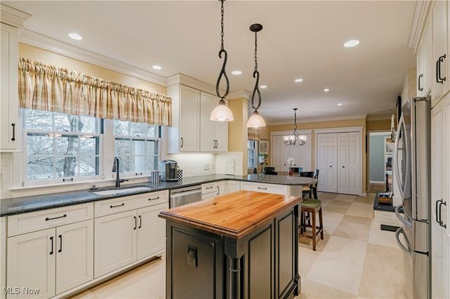 305 Hampshire Road, Akron, OH 44313