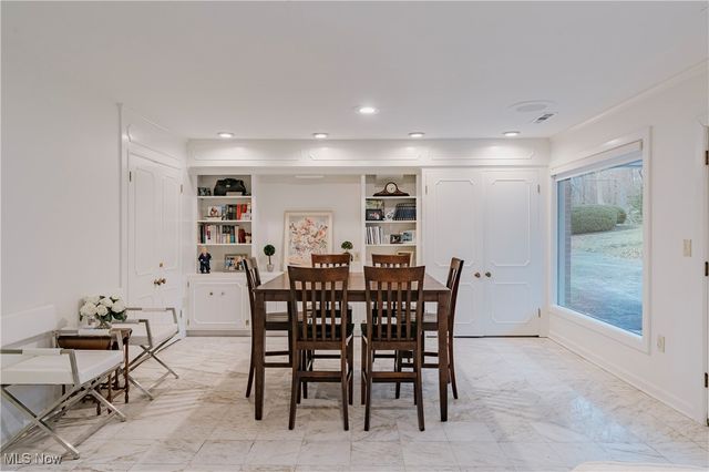 305 Hampshire Road, Akron, OH 44313