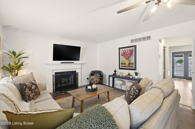 1410 Maple Ridge Ct, Simpsonville, KY 40067