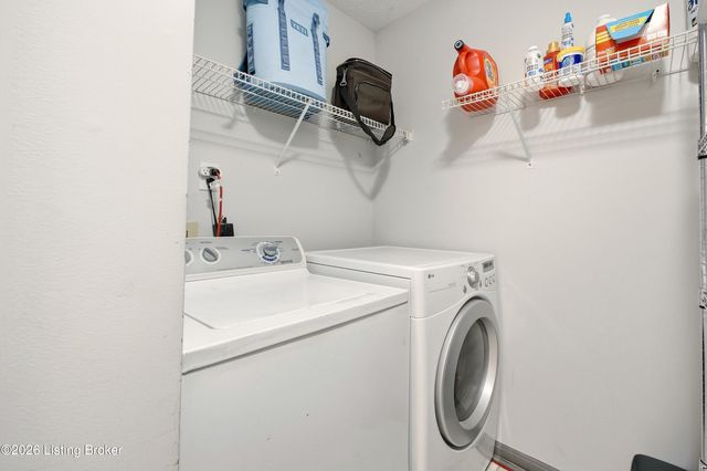 1410 Maple Ridge Ct, Simpsonville, KY 40067