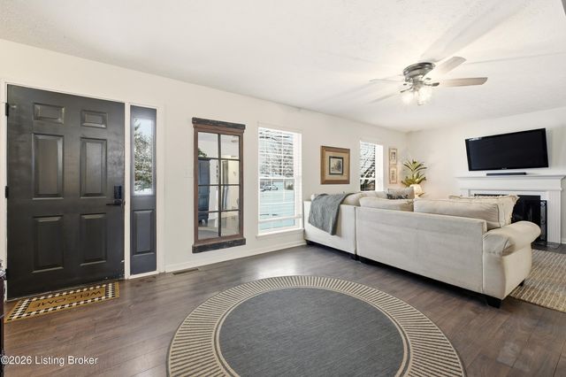 1410 Maple Ridge Ct, Simpsonville, KY 40067