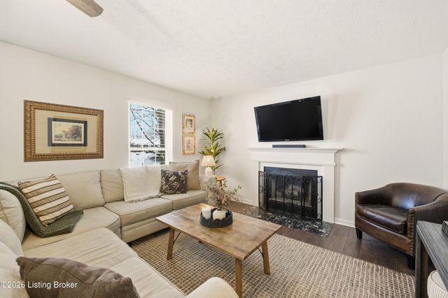 1410 Maple Ridge Ct, Simpsonville, KY 40067