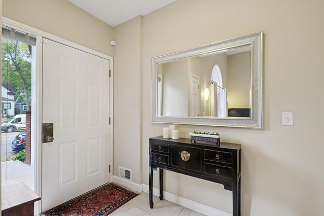 2009 Grand Avenue, Saint Paul, MN 55105