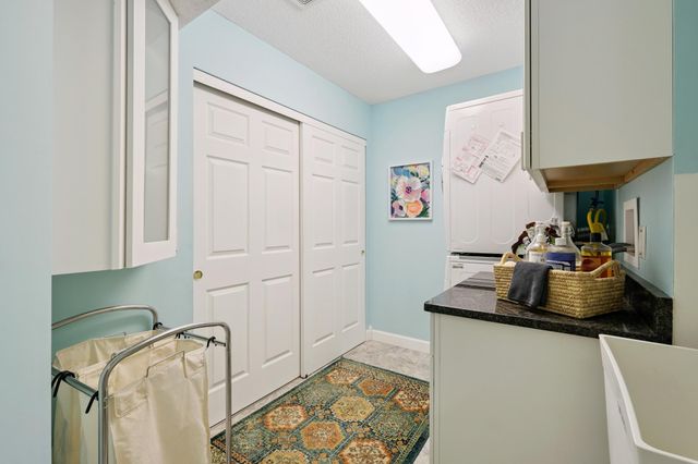 2009 Grand Avenue, Saint Paul, MN 55105