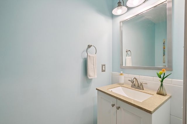 2009 Grand Avenue, Saint Paul, MN 55105