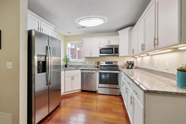 2009 Grand Avenue, Saint Paul, MN 55105