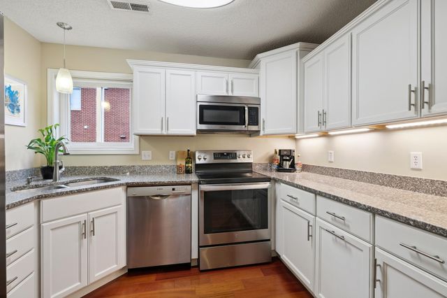 2009 Grand Avenue, Saint Paul, MN 55105