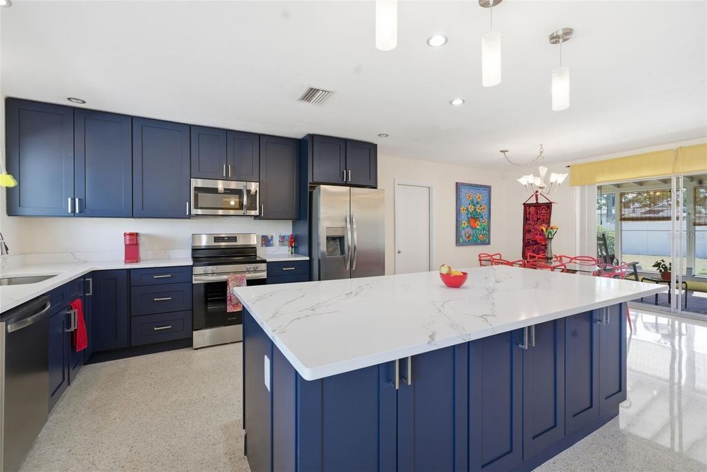 Image 11 of property listing at 5051 39TH STREET S, St Petersburg, FL 33711