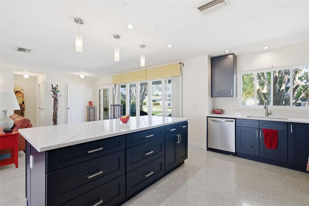 Image 12 of property listing at 5051 39TH STREET S, St Petersburg, FL 33711