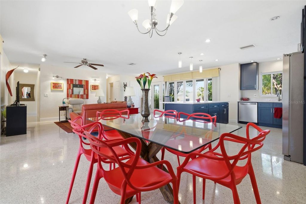 Image 15 of property listing at 5051 39TH STREET S, St Petersburg, FL 33711