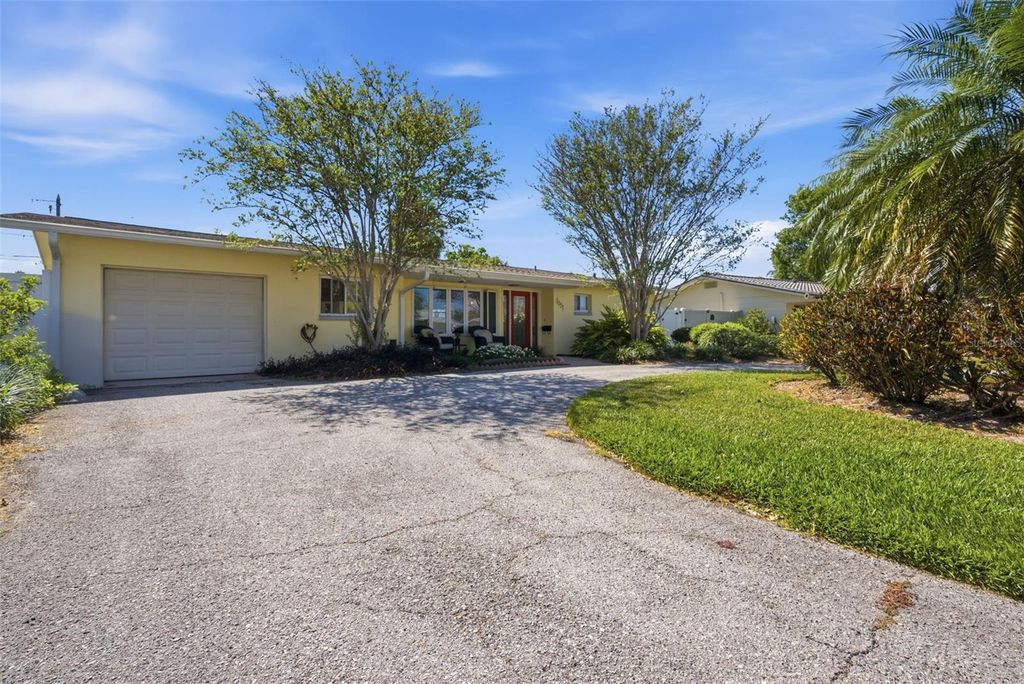 Image 3 of property listing at 5051 39TH STREET S, St Petersburg, FL 33711