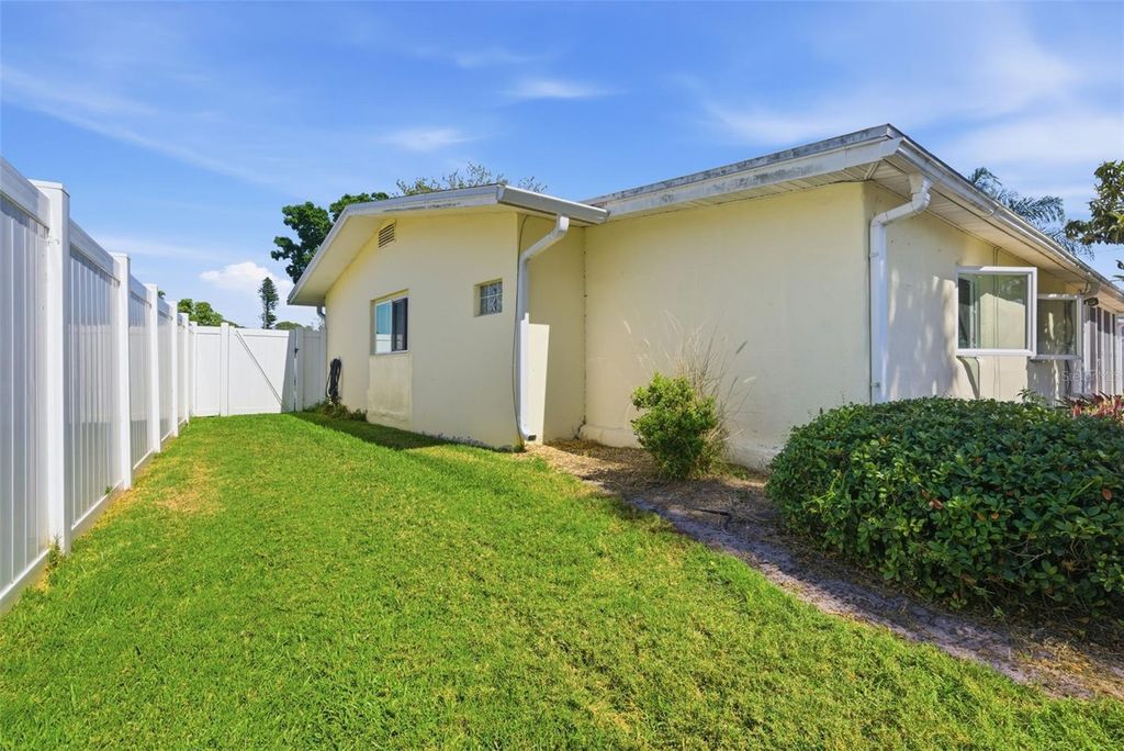 Image 33 of property listing at 5051 39TH STREET S, St Petersburg, FL 33711