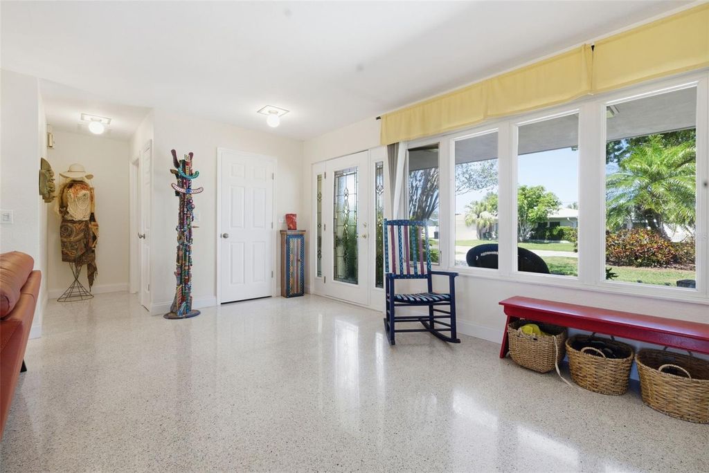 Image 5 of property listing at 5051 39TH STREET S, St Petersburg, FL 33711