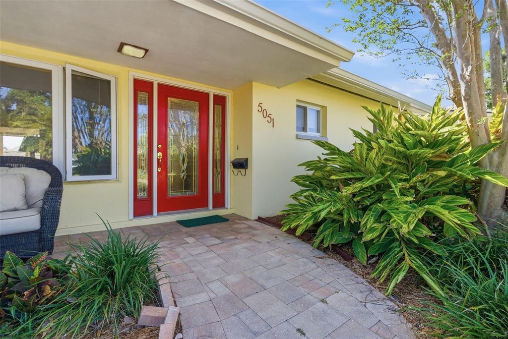 Image 7 of property listing at 5051 39TH STREET S, St Petersburg, FL 33711