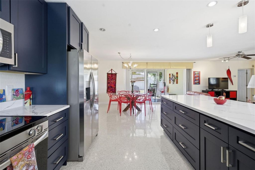 Image 8 of property listing at 5051 39TH STREET S, St Petersburg, FL 33711