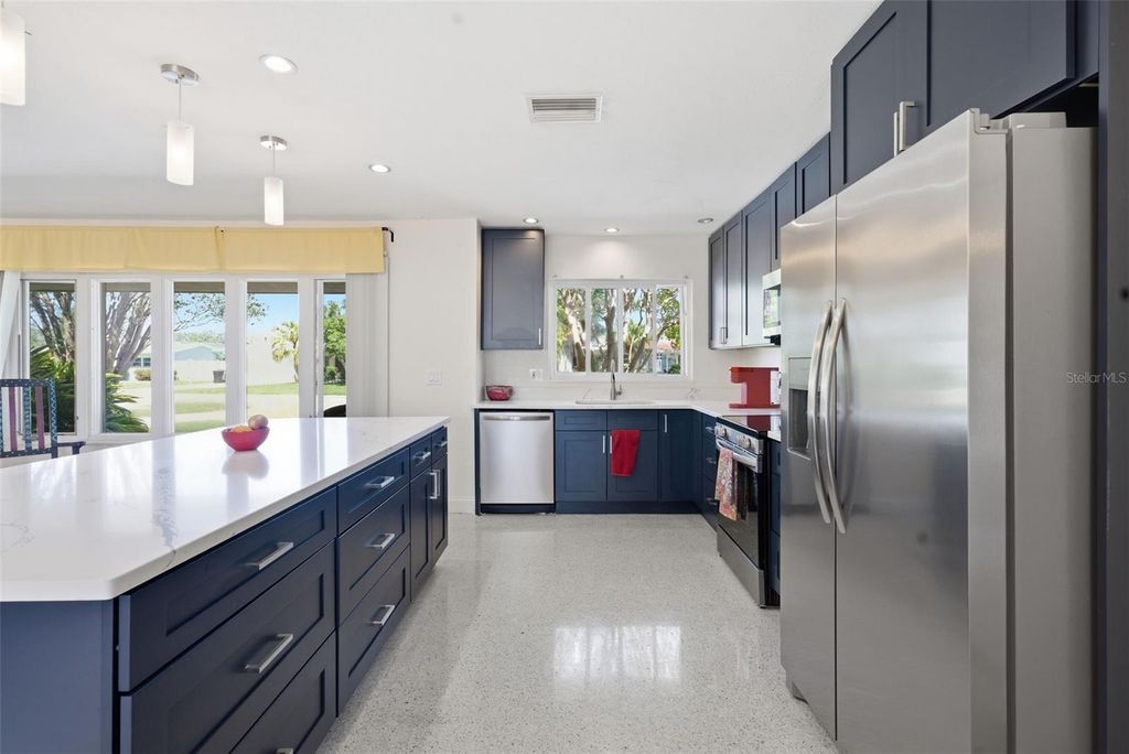 Image 9 of property listing at 5051 39TH STREET S, St Petersburg, FL 33711