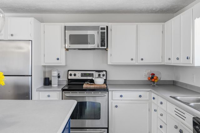 506 Mammoth Road, Londonderry, NH 03053