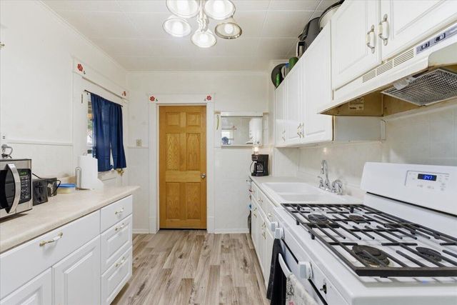 215 N 14TH Street, Council Bluffs, IA 51501