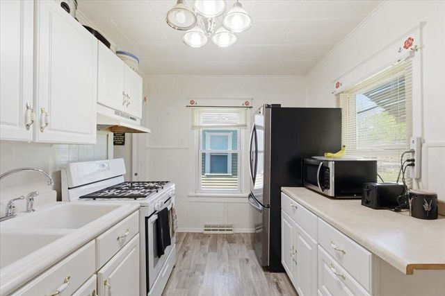 215 N 14TH Street, Council Bluffs, IA 51501