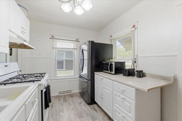 215 N 14TH Street, Council Bluffs, IA 51501