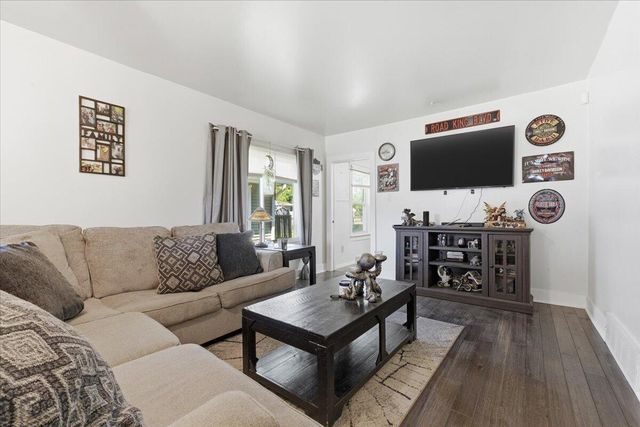 215 N 14TH Street, Council Bluffs, IA 51501
