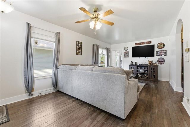 215 N 14TH Street, Council Bluffs, IA 51501