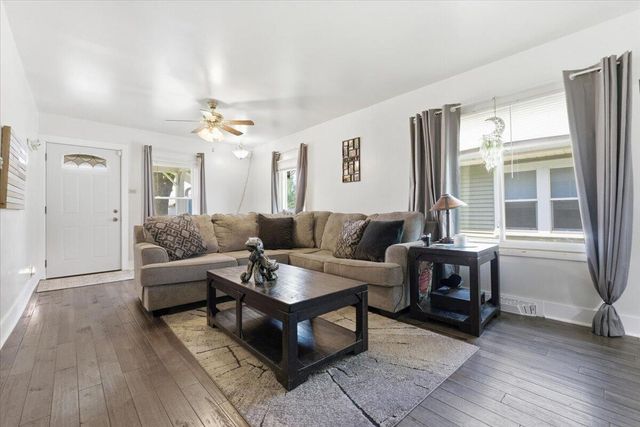 215 N 14TH Street, Council Bluffs, IA 51501
