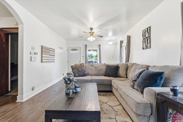 215 N 14TH Street, Council Bluffs, IA 51501