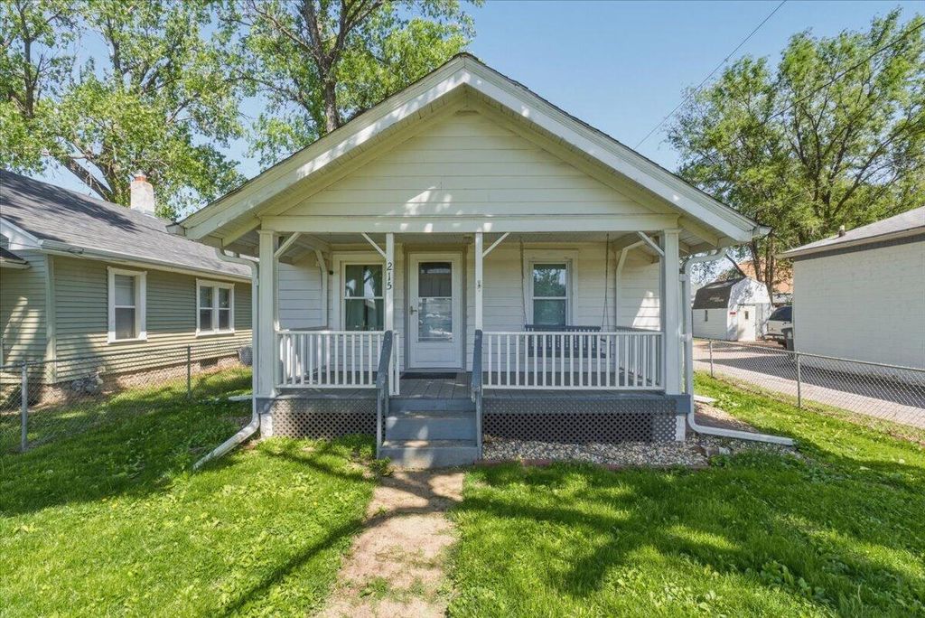 215 N 14TH Street, Council Bluffs, IA 51501