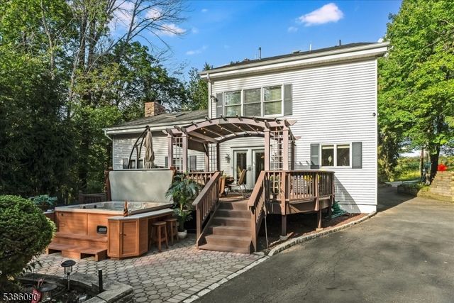 12 Mareu Dr, Watchung Boro, NJ 07069