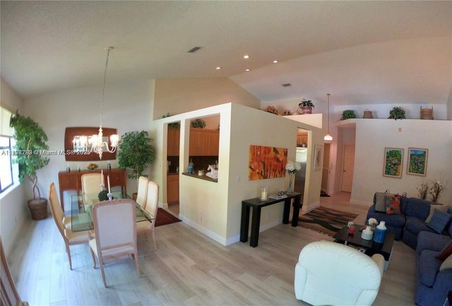 5800 Coach House Cir E, Boca Raton, FL 33486