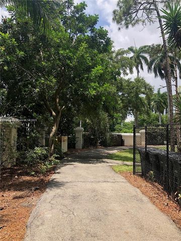 5800 Coach House Cir E, Boca Raton, FL 33486