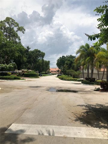 5800 Coach House Cir E, Boca Raton, FL 33486