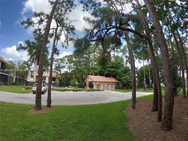 5800 Coach House Cir E, Boca Raton, FL 33486