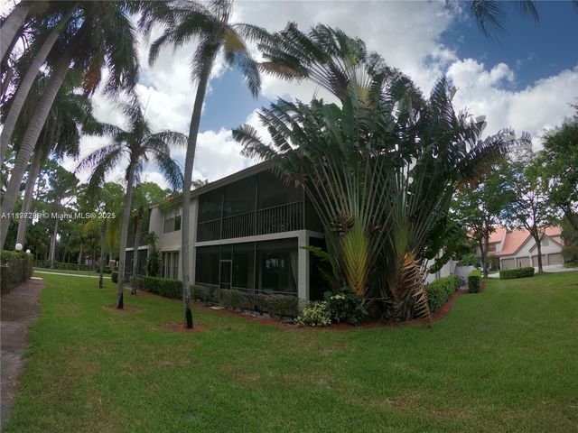 5800 Coach House Cir E, Boca Raton, FL 33486