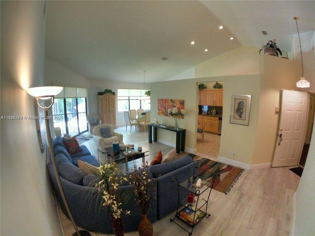 5800 Coach House Cir E, Boca Raton, FL 33486