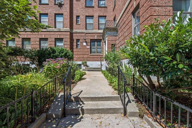 37-28 80th Street 31, Jackson Heights, NY 11372