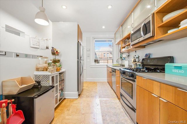 37-28 80th Street 31, Jackson Heights, NY 11372