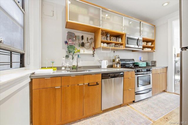 37-28 80th Street 31, Jackson Heights, NY 11372