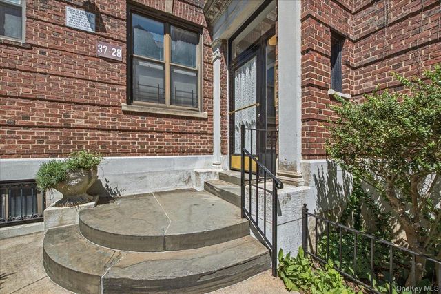 37-28 80th Street 31, Jackson Heights, NY 11372