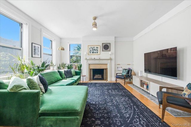 37-28 80th Street 31, Jackson Heights, NY 11372