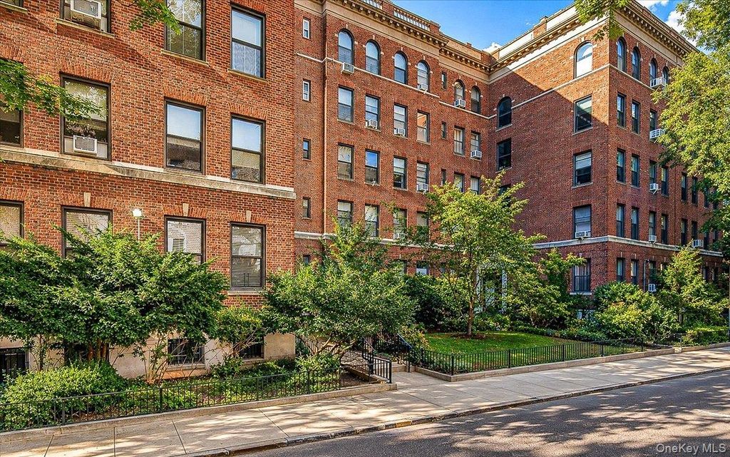37-28 80th Street 31, Jackson Heights, NY 11372