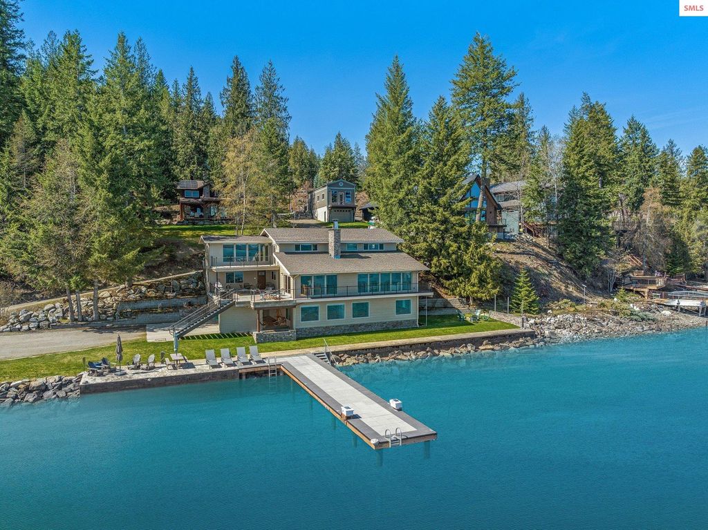 2537 Lakeshore Dr., Sagle, ID 83860