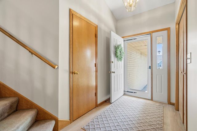 2537 Southcrest Avenue E, Maplewood, MN 55119