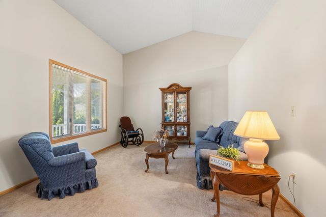 2537 Southcrest Avenue E, Maplewood, MN 55119